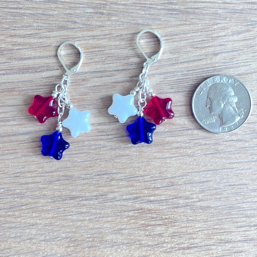 HAND CRAFTED RED WHITE & BLUE STAR EARRINGS - Picture 8 of 12